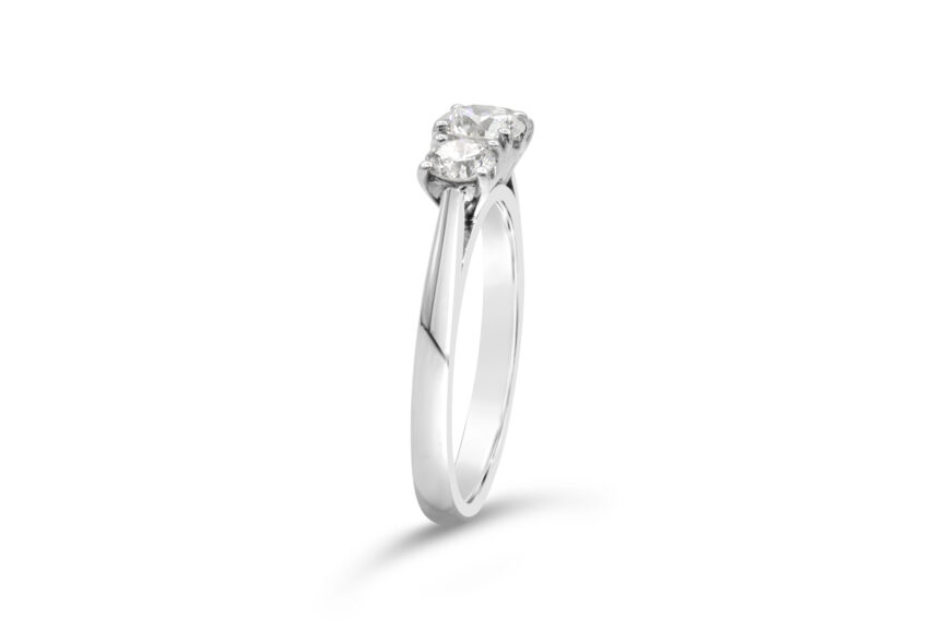 3 STONE GRADUATED TOGETHER RING - Image 3