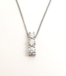 TRILOGY PENDANT + CHAIN