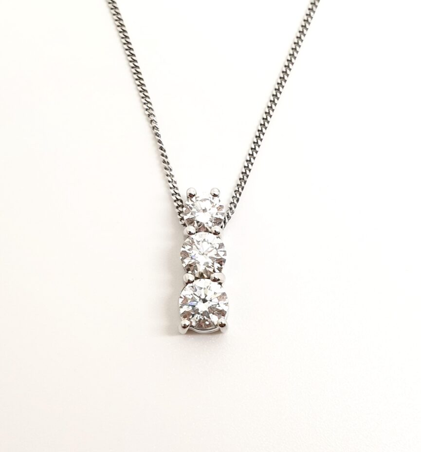 TRILOGY PENDANT + CHAIN