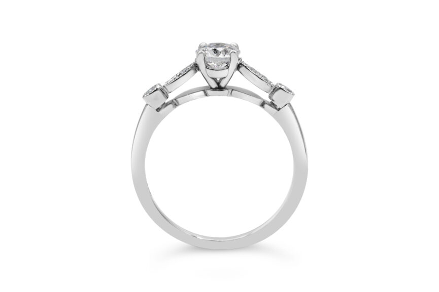 VINTAGE ROUND SINGLE STONE ROUND SHOULDERS RING - Image 2