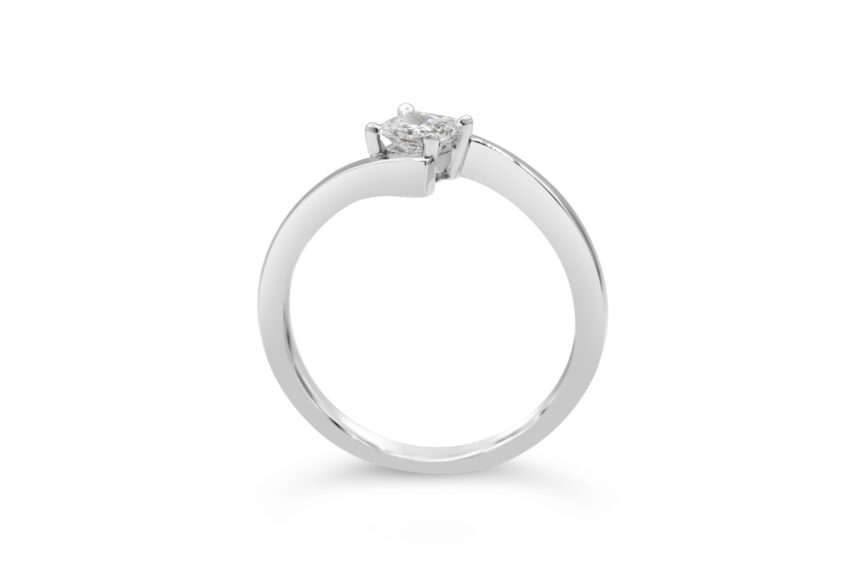 PRINCESS CUT CROSSOVER RING  - Image 2