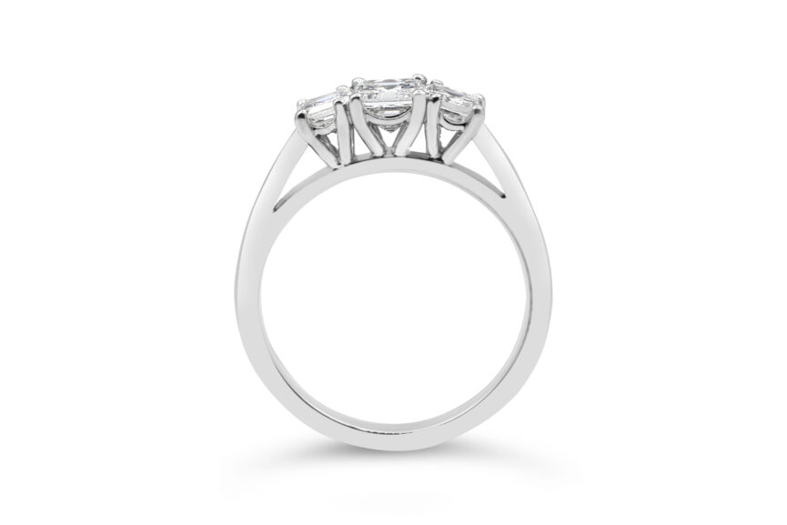 3 STONE ASSCHER CUT RING - Image 2