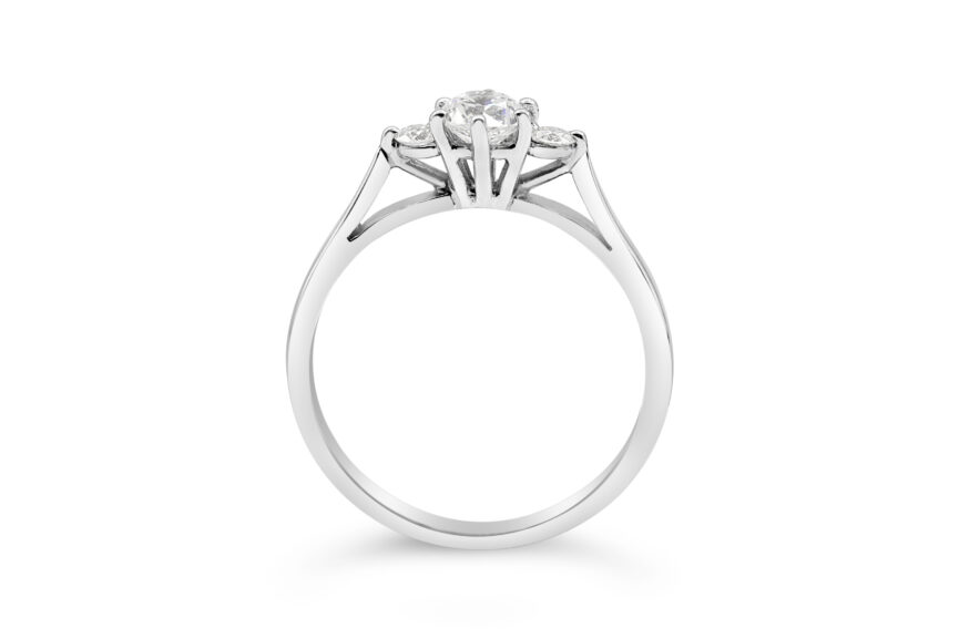 3 STONE DIAMOND RING - Image 2