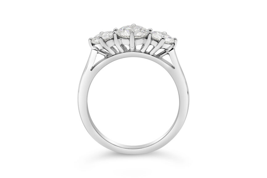 GRADUATED 3 STONE RING - Image 8