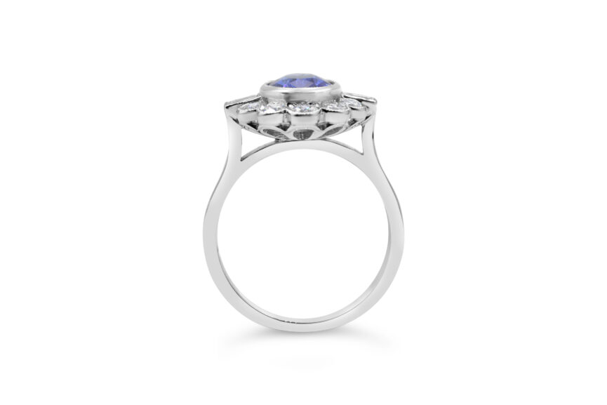 SAPPHIRE OVAL 12 DIAMOND CLUSTER RING - Image 2