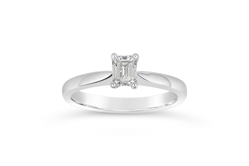 EMERALD CUT 4 CLAW SINGLE STONE RING