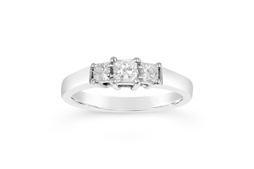 PRINCESS CUT 3 STONE RING