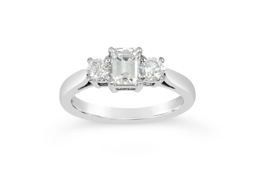 1 E/C + 2 ROUND DIAMOND RING