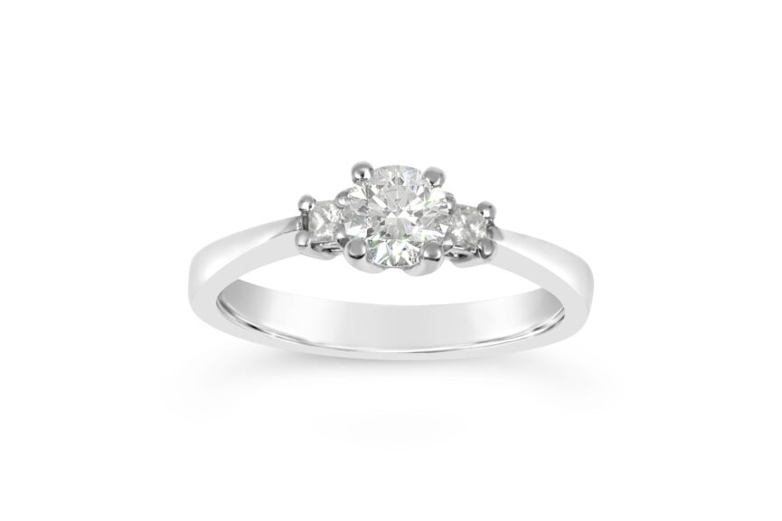 1 ROUND + 2 PRINCESS CUTS RING - Image 5
