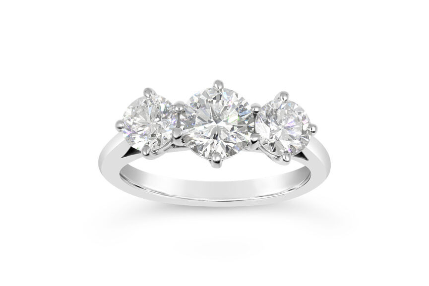 GRADUATED 3 STONE RING