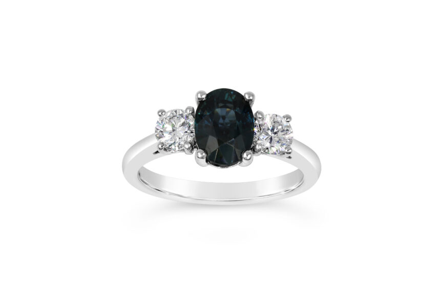 OVAL AND ROUND DIAMOND 3 STONE