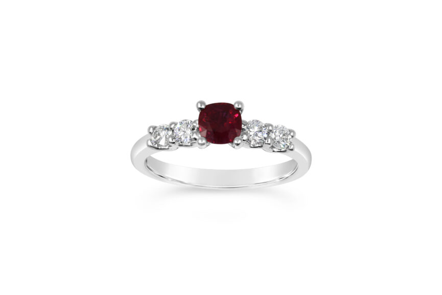 SINGLE STONE RING V STYLE SHOULDERS