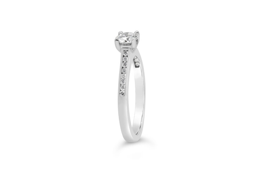 ROUND SINGLE STONE CHANNEL SHOULDERS RING - Image 3