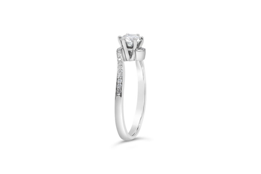 SINGLE STONE DIAMOND X/O PAVE RING - Image 3