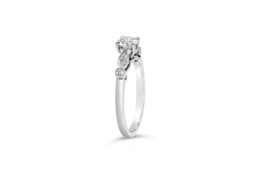 VINTAGE ROUND SINGLE STONE ROUND SHOULDERS RING - Image 3