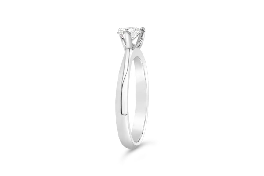 3 CLAW SINGLE STONE DIAMOND RING - Image 3