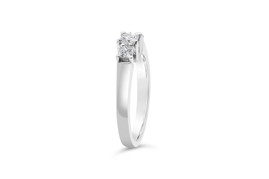 PRINCESS CUT 3 STONE RING - Image 3