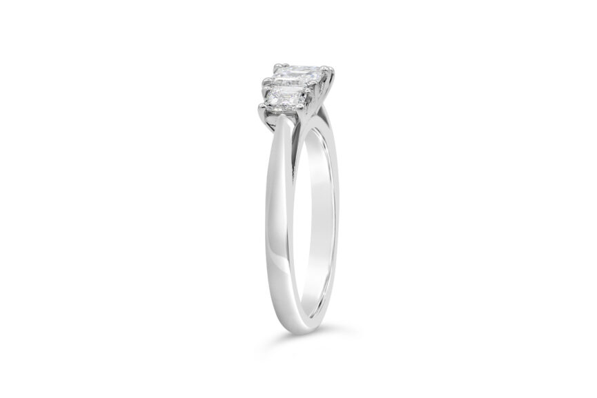 3 STONE ASSCHER CUT RING - Image 3