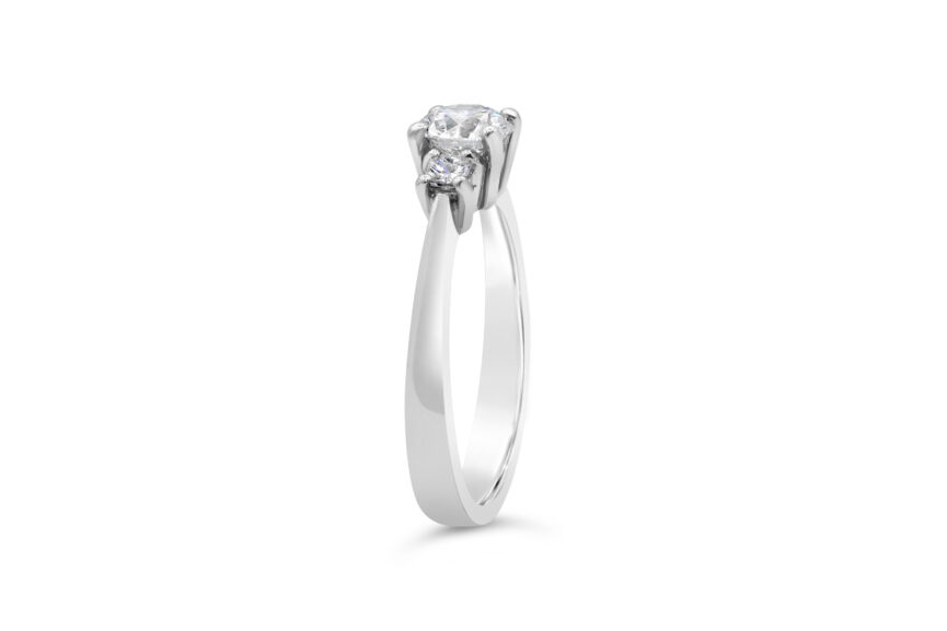 1 ROUND + 2 PRINCESS CUTS RING - Image 3