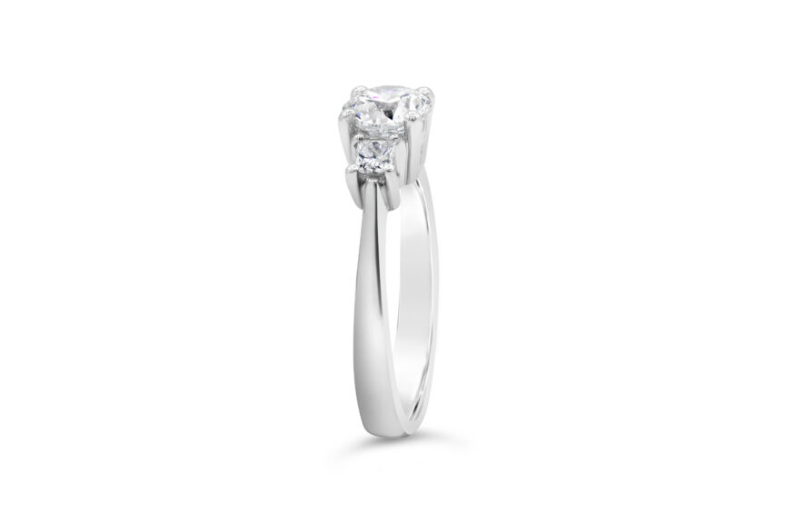 1 ROUND + 2 PRINCESS CUTS RING - Image 4