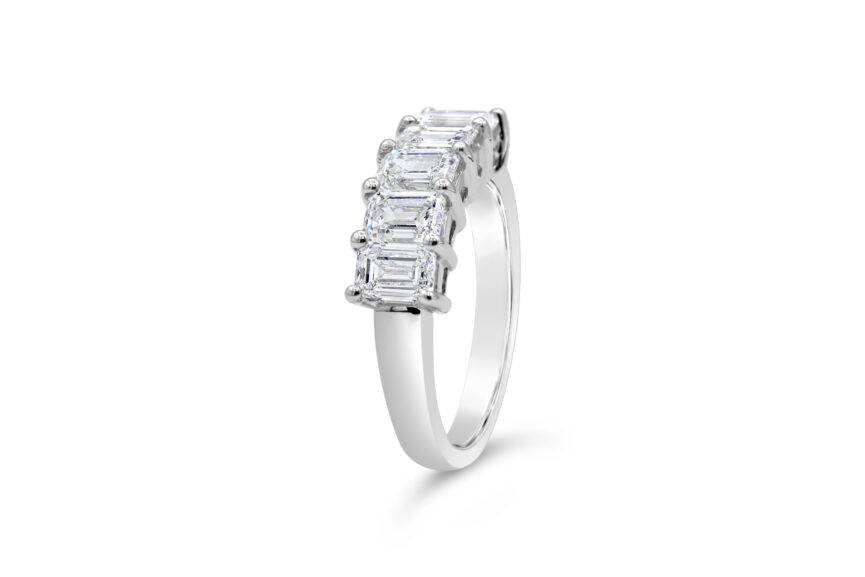 5 EMERALD CUT DIAMOND RING - Image 3
