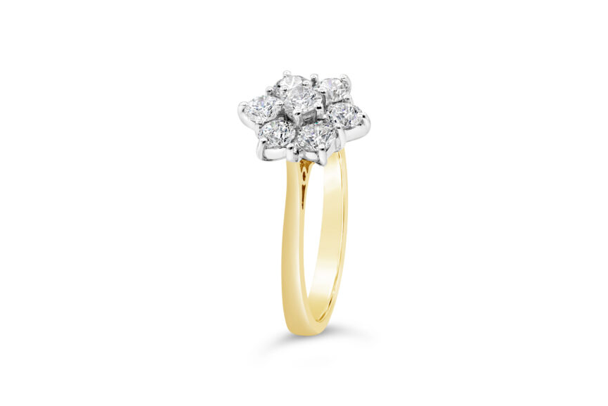 6 x 1 DIAMOND CLUSTER RING - Image 4