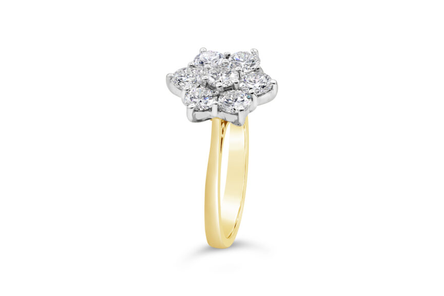 6 x 1 DIAMOND CLUSTER RING - Image 5