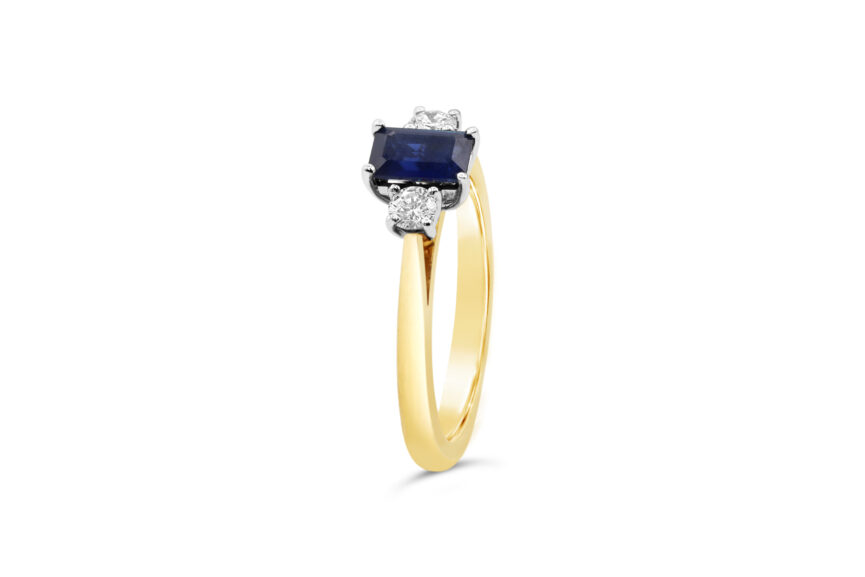 3 STONE SAPPHIRE/DIAMOND RING  - Image 4