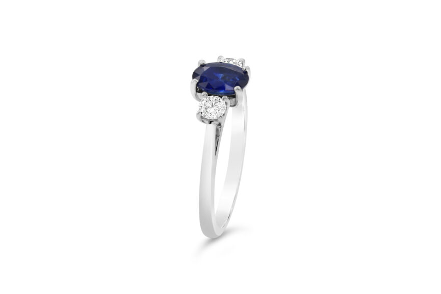 OVAL SAPPHIRE ROUND DIAMOND 3 STONE RING - Image 3
