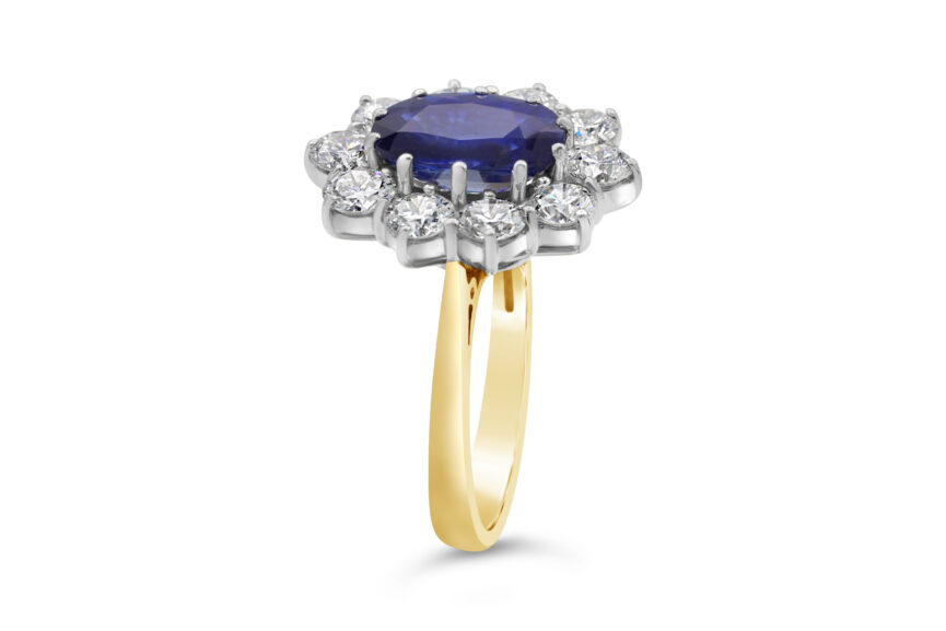OVAL SAPPHIRE + DIAMOND CLUSTER RING - Image 3