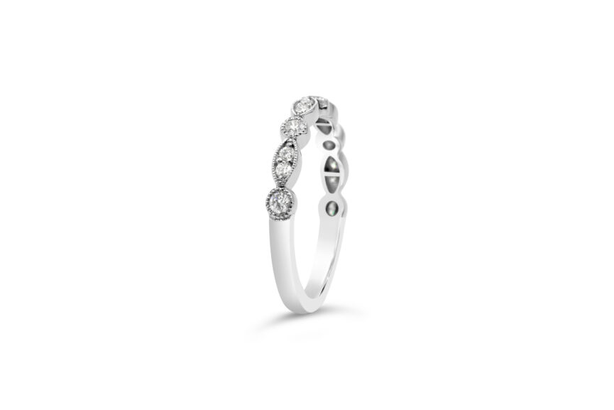 PAVE MILGRAIN DIAMOND WEDDING RING - Image 3