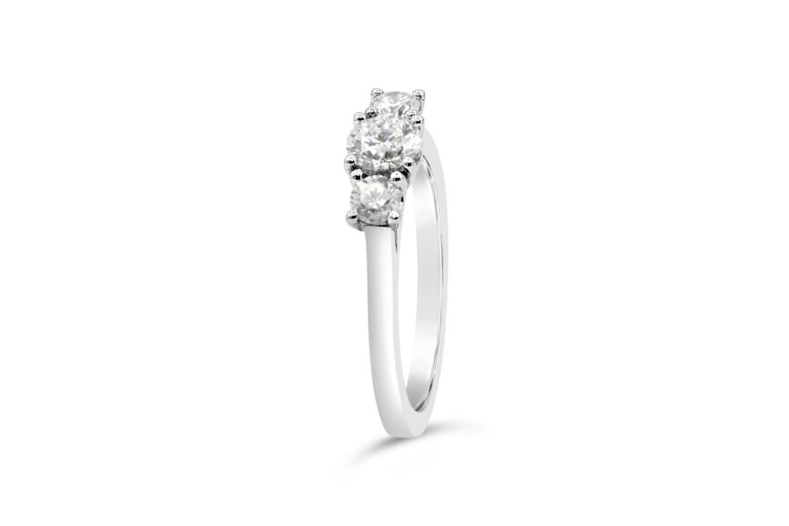ROUND 3 STONE PARALLEL SHANK RING - Image 3
