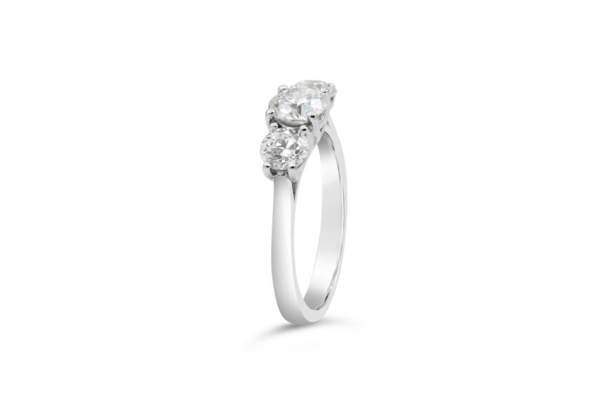 ROUND 3 STONE UNDERWIRED RING - Image 2